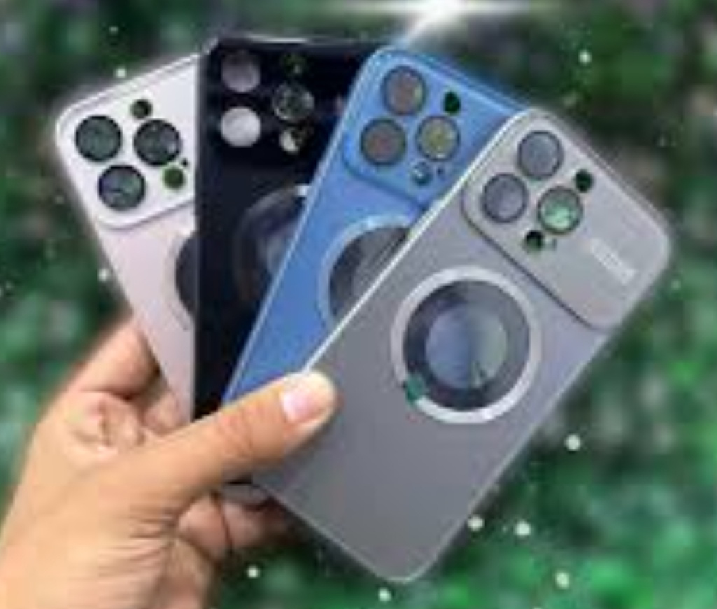 IP 15 PRO SILICONE CASE MAGNETIC CARD